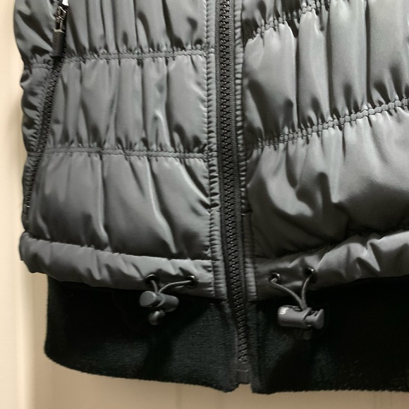 Calvin Klein Puffer Vest - Picture 4 of 7